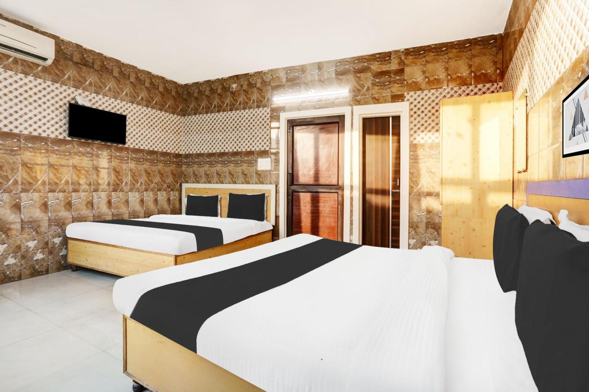 Hotel O Jammu Near Ragunath Bazaar Formerly Goodwill Zewnętrze zdjęcie