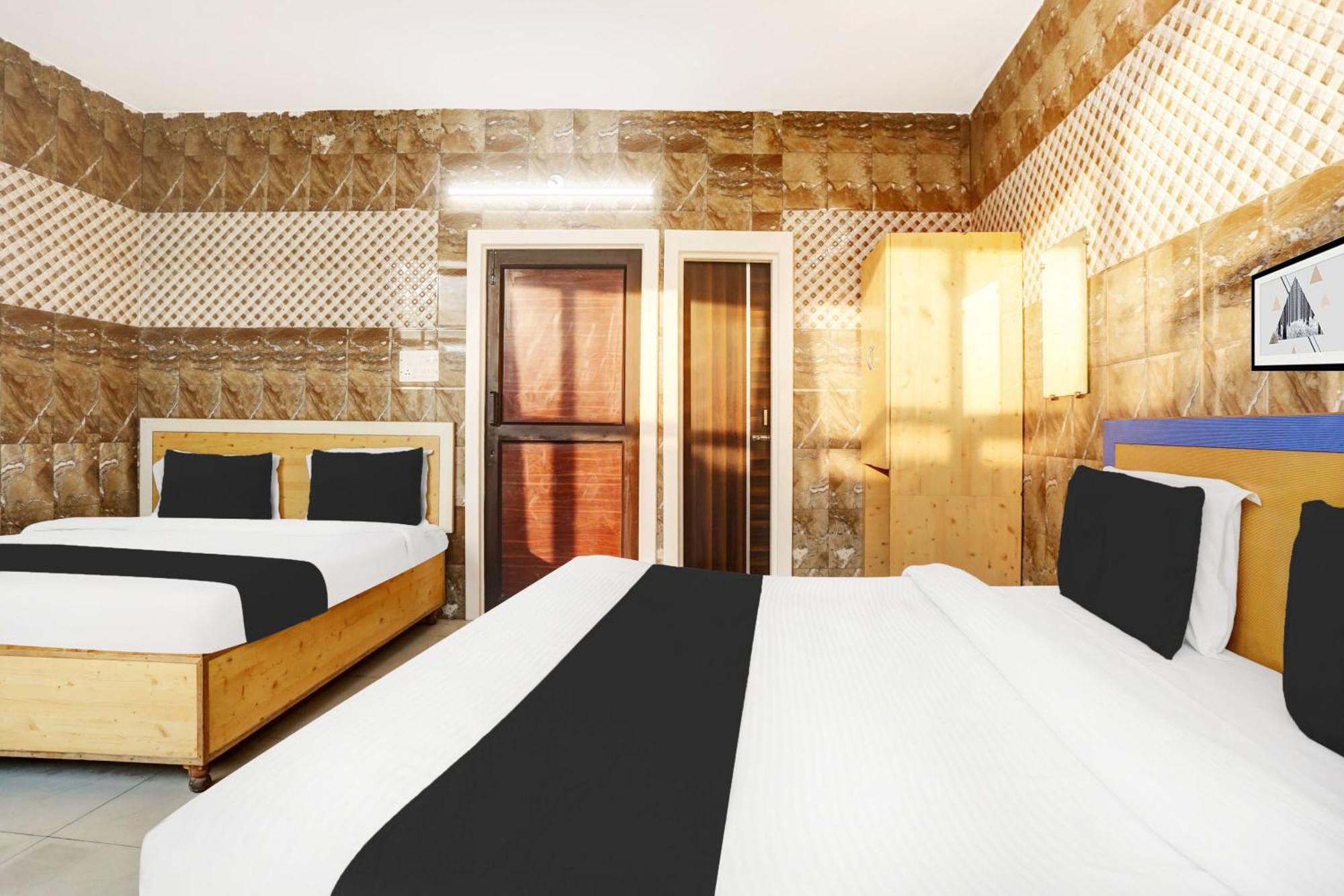 Hotel O Jammu Near Ragunath Bazaar Formerly Goodwill Zewnętrze zdjęcie